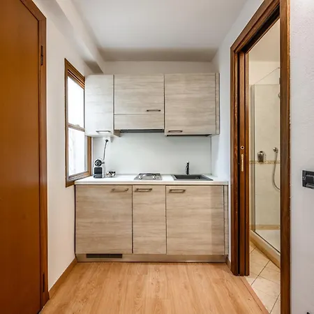 Emilia 8 Apartment *